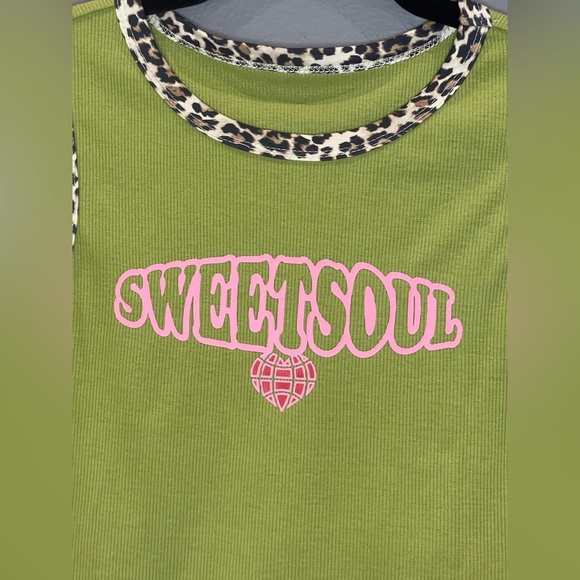 80’s Inspired Green Tank with Cheetah Trim - Picture 2 of 3